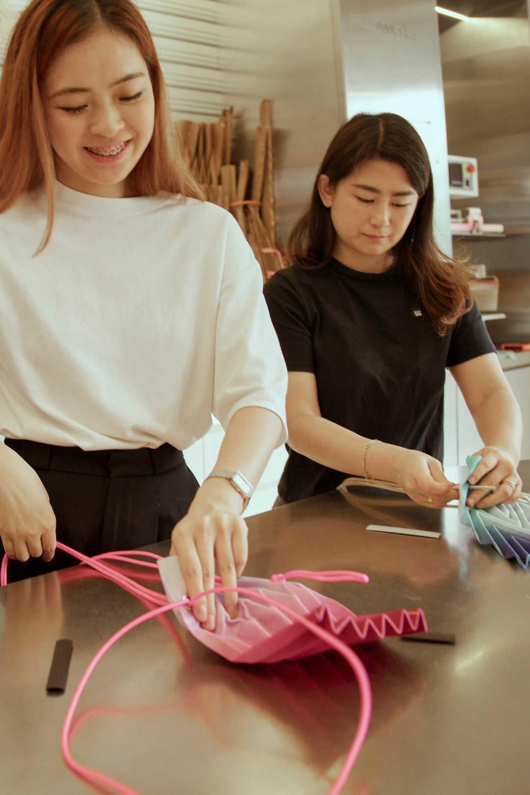 มอบประสบการณ์กระเป๋า Make Pleat Bag